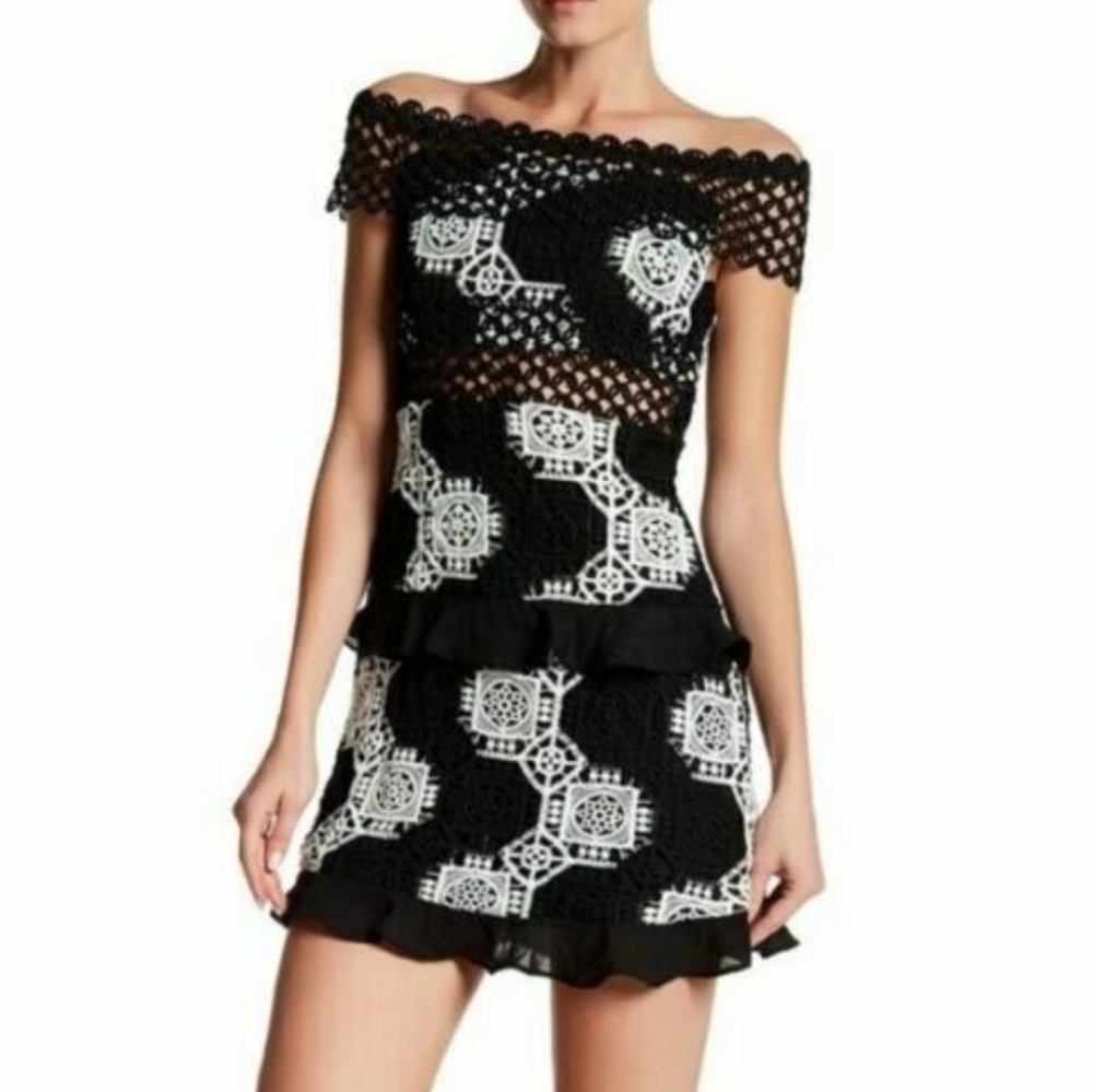 Romeo & Juliet Couture Black & White Scalloped Off The Shoulder Mini Dress